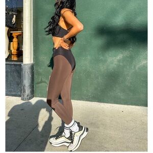 Heros active THE 80S LEGGING 
$145